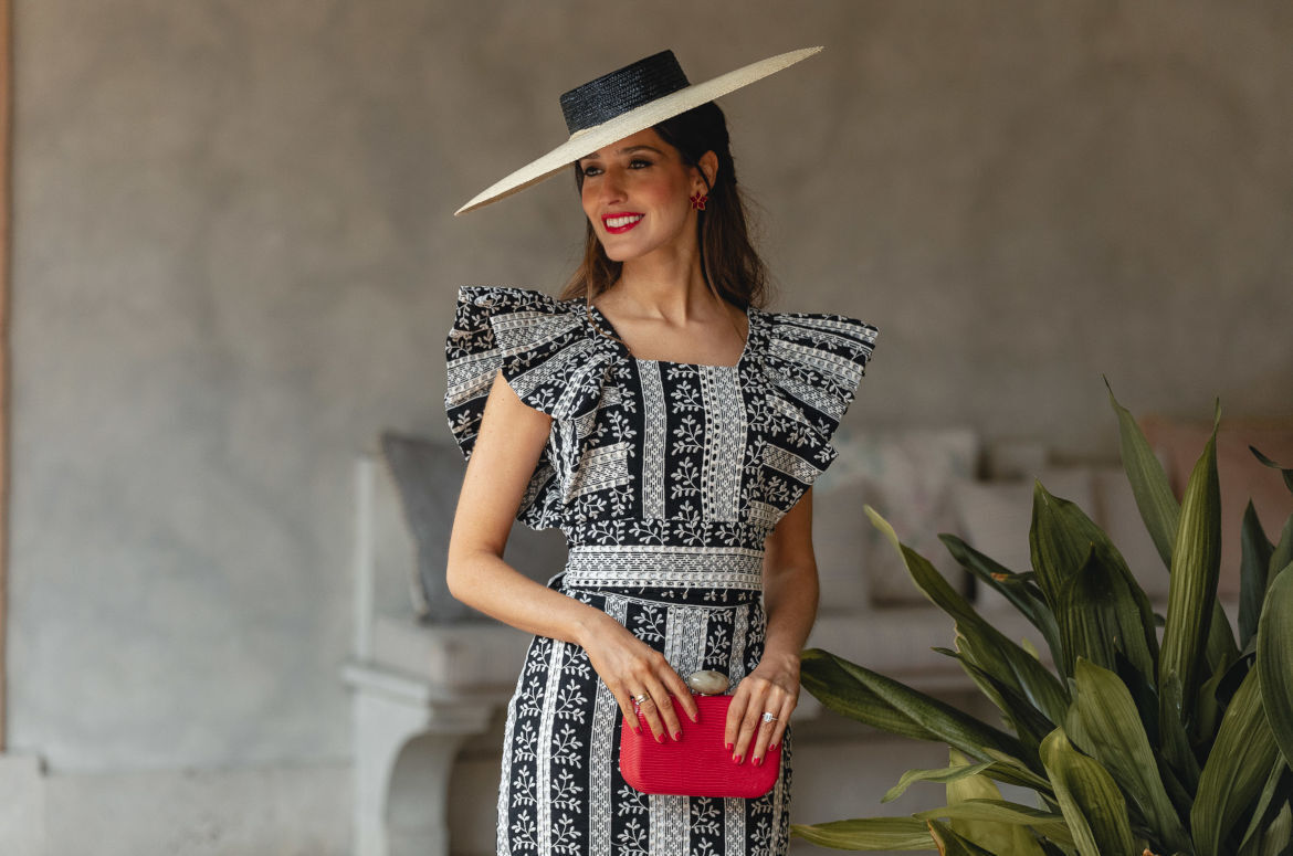 Conjunto para invitadas en blanco y blanco y negro con bordados 50