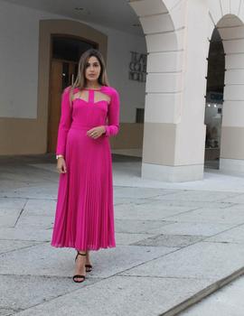 Vestido Carla Ruiz plisado fucsia