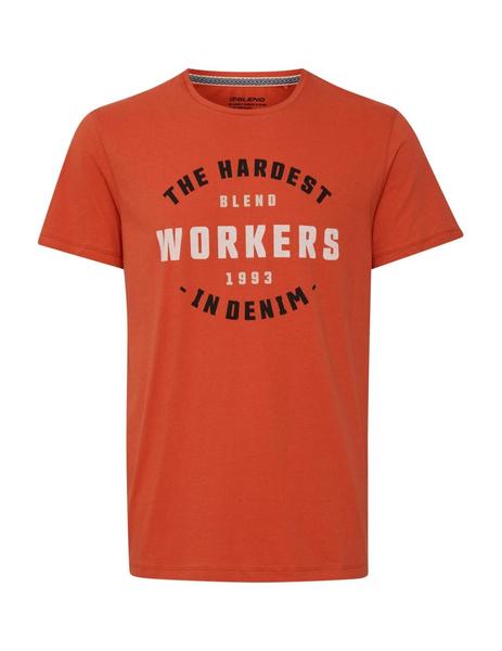 Camiseta naranja letras