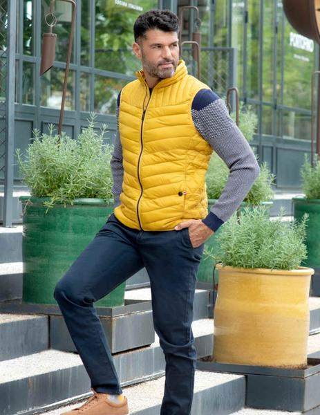 Actualizar 104+ imagen outfit con chaleco amarillo hombre